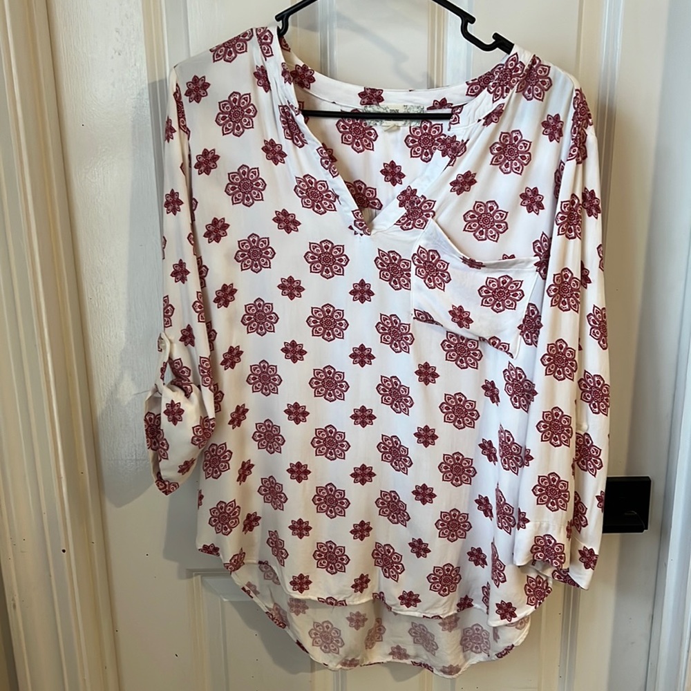 Medium white and pink blouse 3/4 sleeve